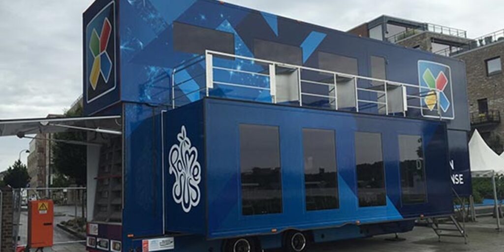 Expotrailer rigget i to etasjer